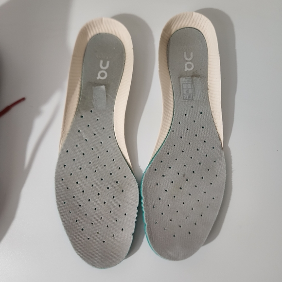 On Cloud Rust/Rose Cloudflow Running Shoes Size 10. - Picture 13 of 16